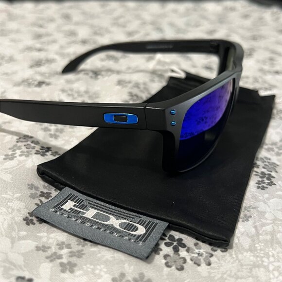 Oakley Men's Black and Blue Sunglasses - Picture 4 of 12